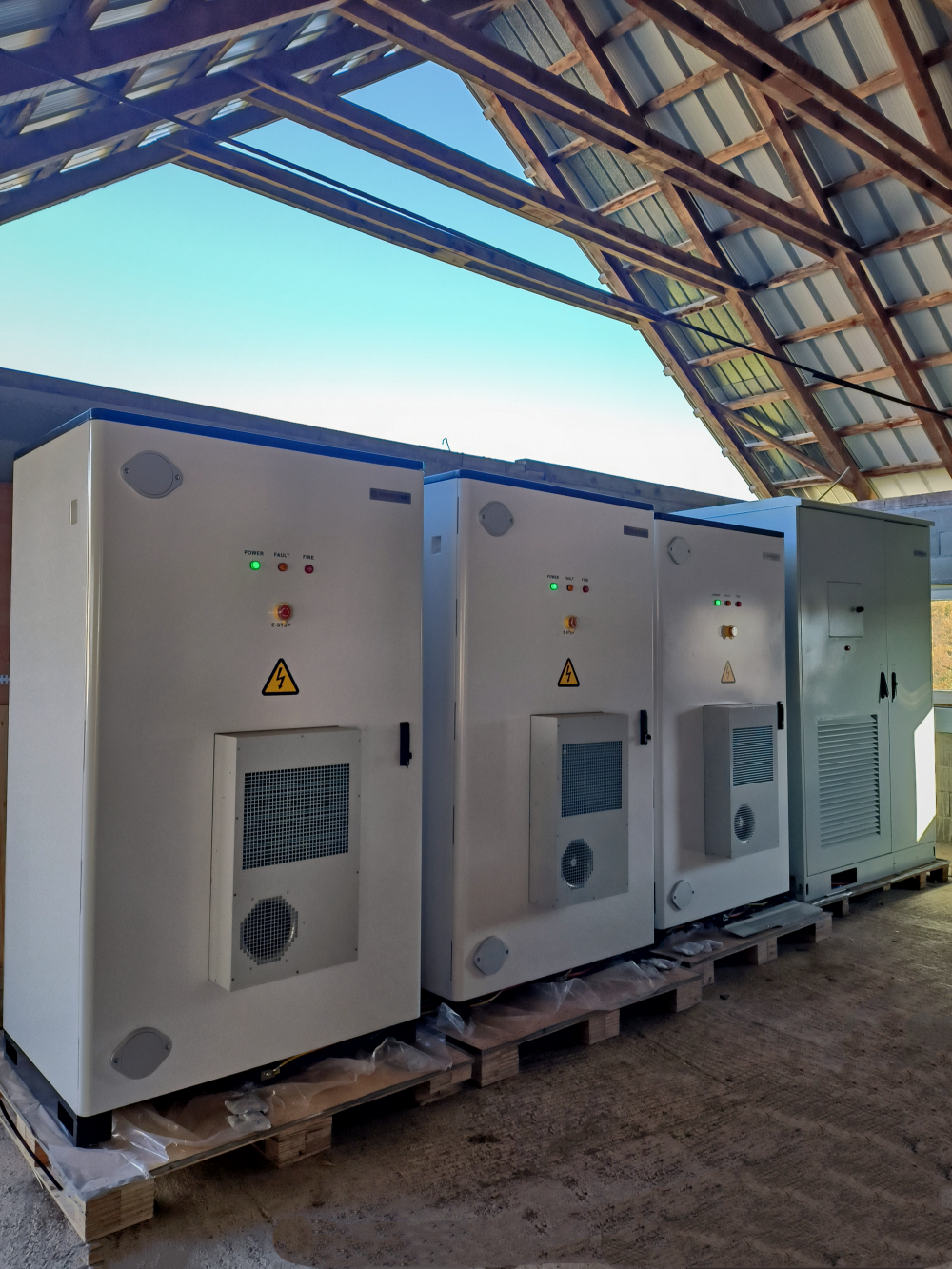 شبكة صغيرة هجينة خارج الشبكة بقدرة 180kW PV + 645kWh في سريزويفشي، صربيا